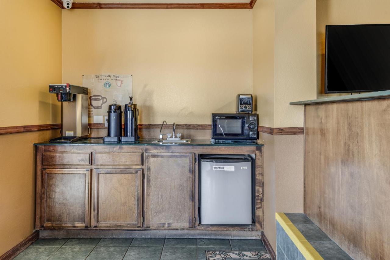 Americas Best Value Inn - Petaluma Exterior photo