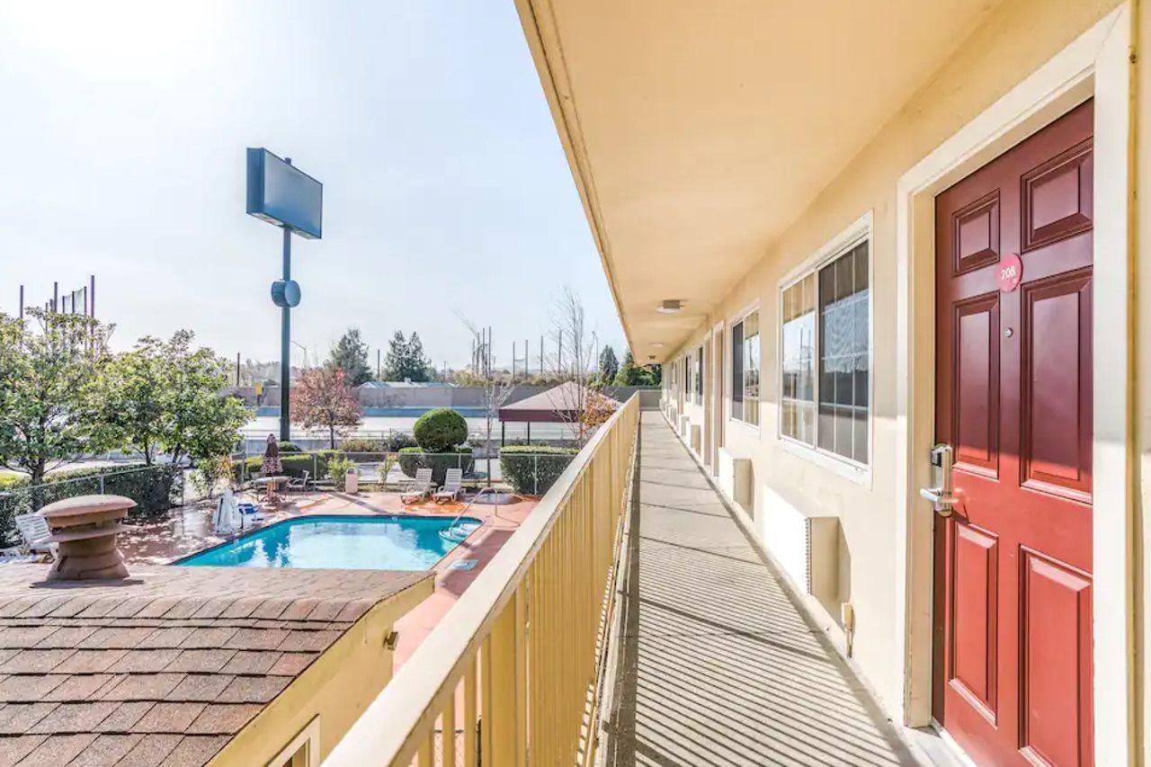 Americas Best Value Inn - Petaluma Exterior photo