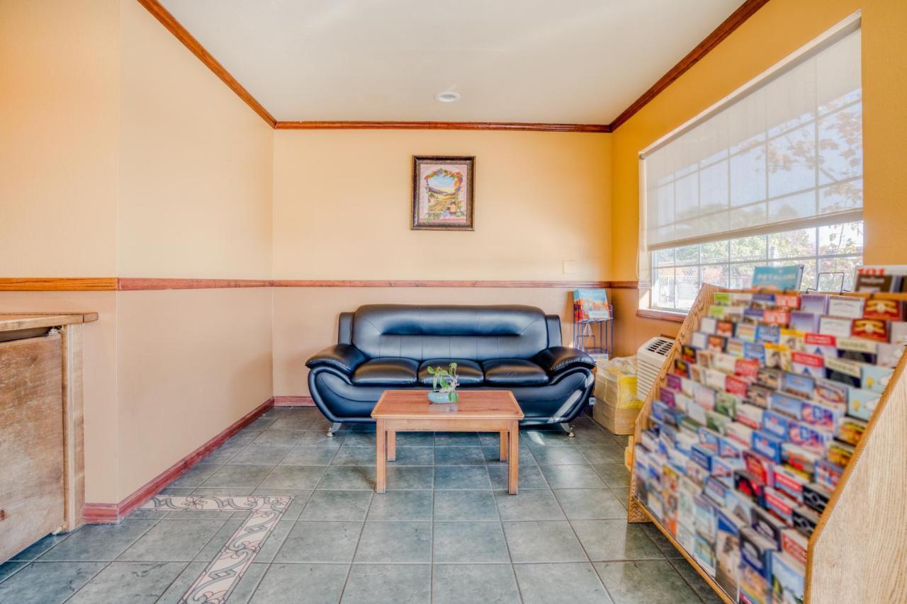 Americas Best Value Inn - Petaluma Exterior photo